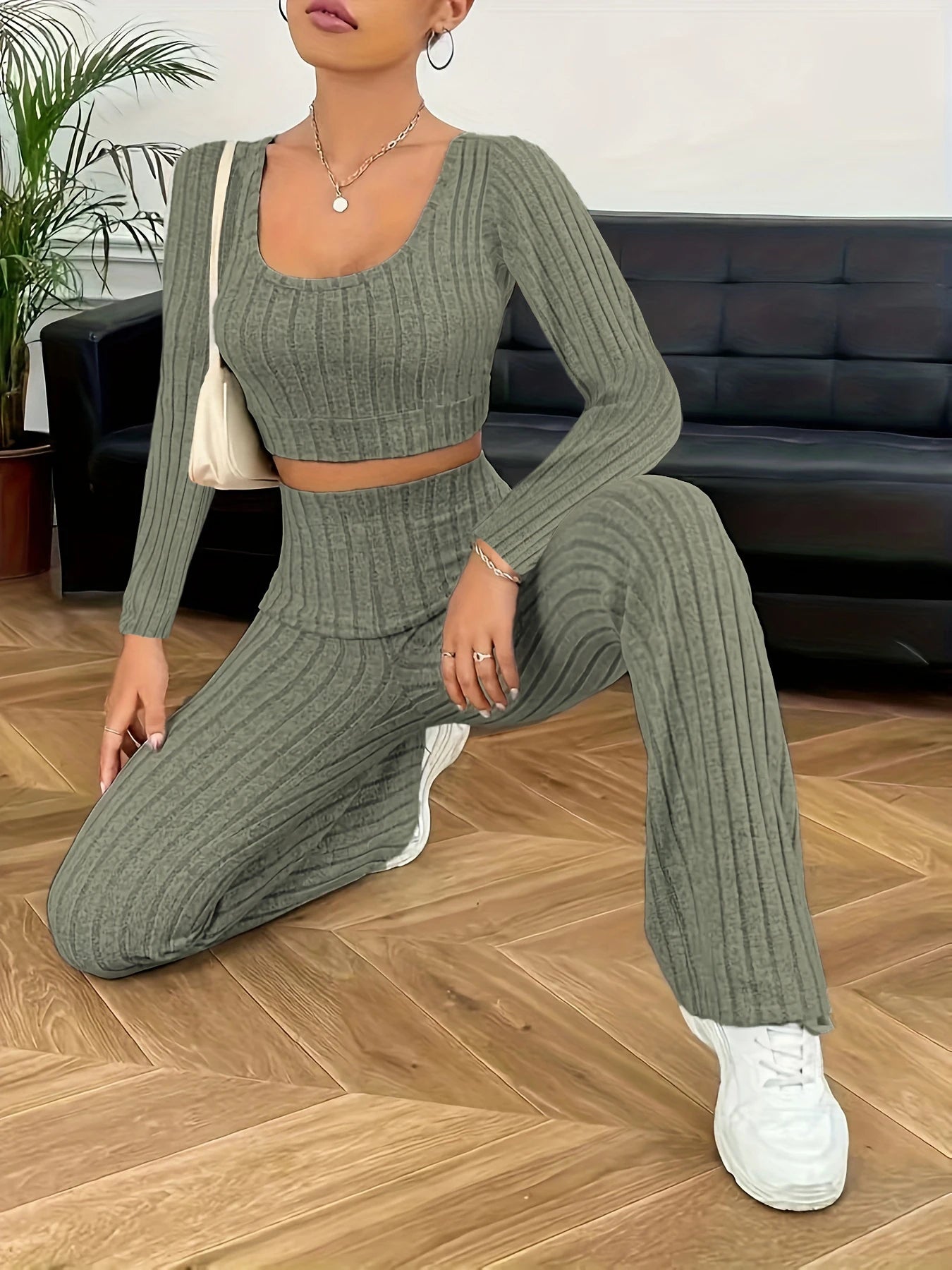 Women's Autumn and Winter Loungewear Set, Sporty Style, Slim Fit, Simple and Comfortable, Long-Sleeved, High-Waisted Pants, Fleece, Can Be Worn Outside