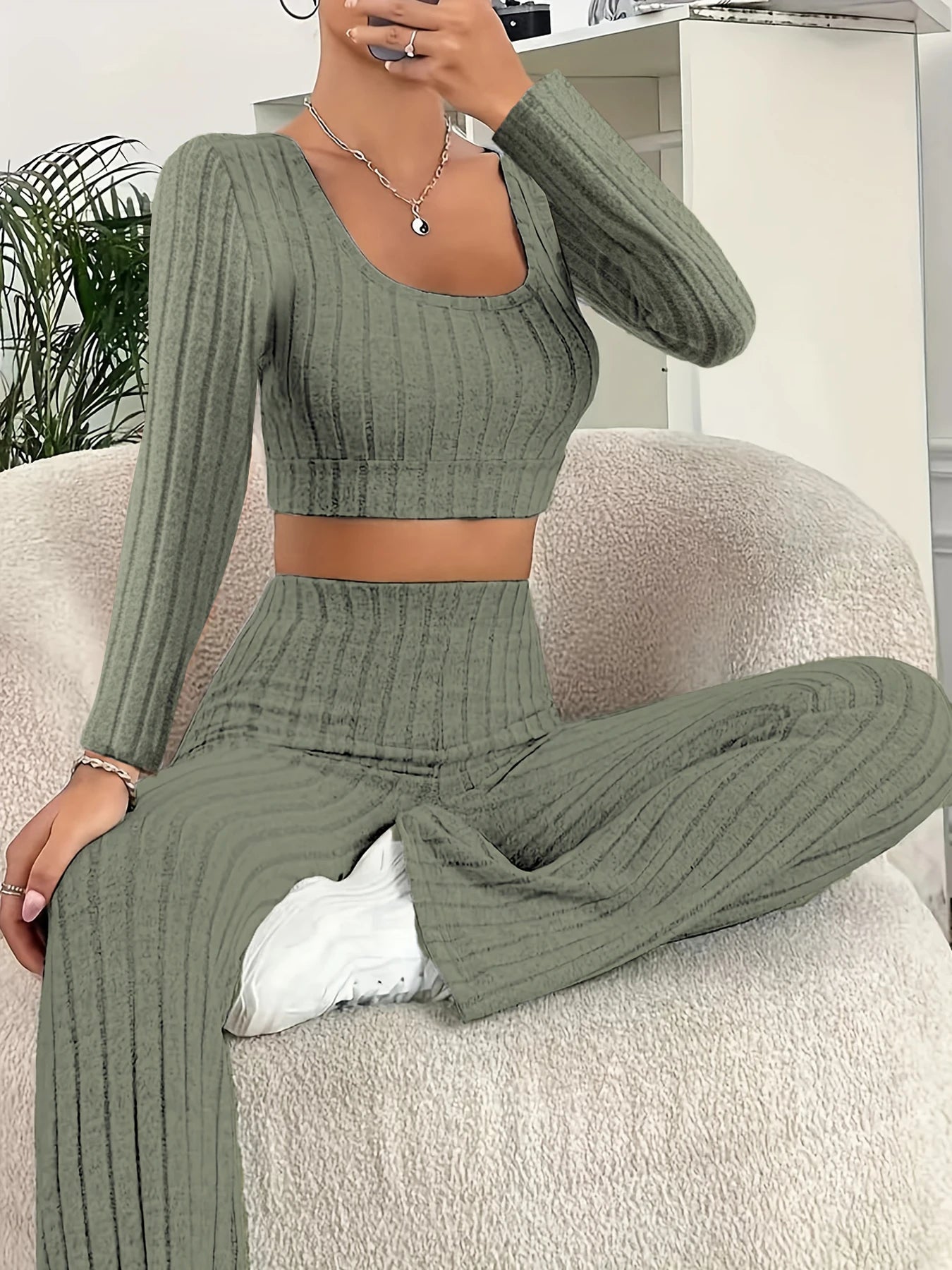 Women's Autumn and Winter Loungewear Set, Sporty Style, Slim Fit, Simple and Comfortable, Long-Sleeved, High-Waisted Pants, Fleece, Can Be Worn Outside